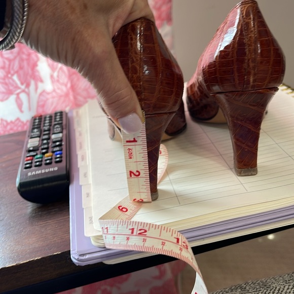 Never worn Suarez snakeskin pumps size 6 - Picture 5 of 5